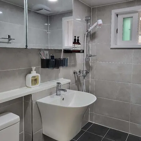 Moon House In Seoul #Quiet #Airport Transport Nearby#1 Min To Line2 Nakseongdae Subway Apartment Exterior photo