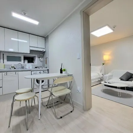 Moon House In Seoul #Quiet #Airport Transport Nearby#1 Min To Line2 Nakseongdae Subway Apartment Exterior photo