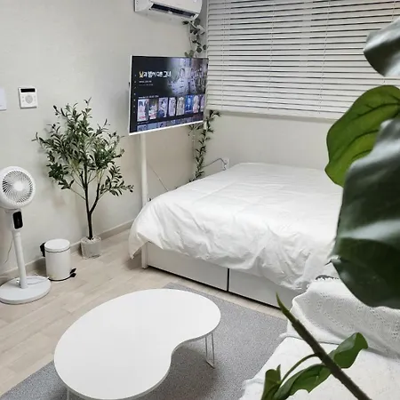 Moon House In Seoul #Quiet #Airport Transport Nearby#1 Min To Line2 Nakseongdae Subway Apartment Exterior photo