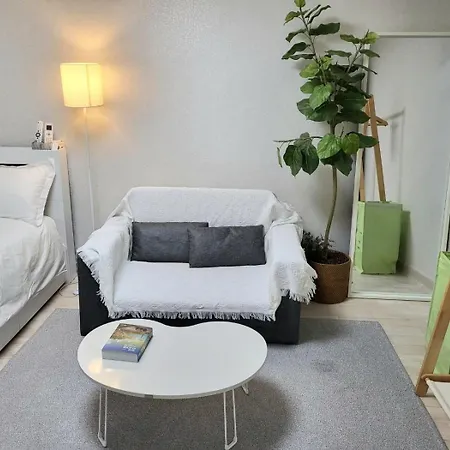 Moon House In Seoul #Quiet #Airport Transport Nearby#1 Min To Line2 Nakseongdae Subway Apartment Exterior photo
