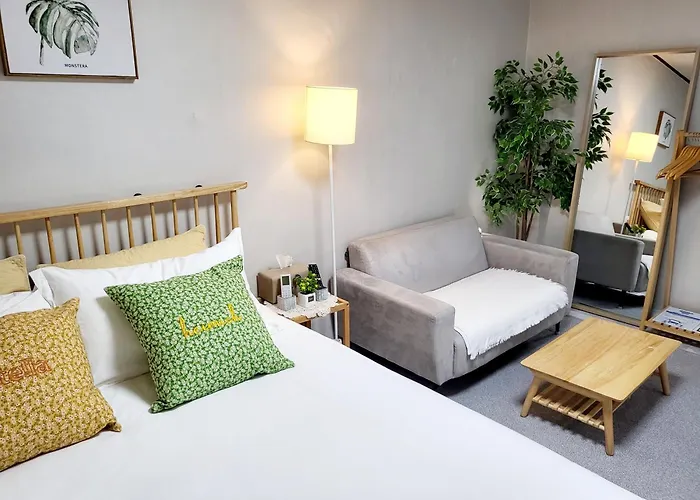 Moon House In Seoul #Quiet #Airport Transport Nearby#1 Min To Line2 Nakseongdae Subway