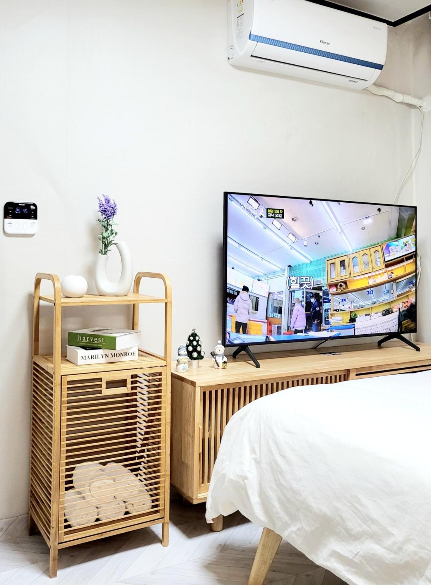 Moon House In #quiet #airport Transport Nearby#1 Min To Line2 Nakseongdae Subway Apartment *